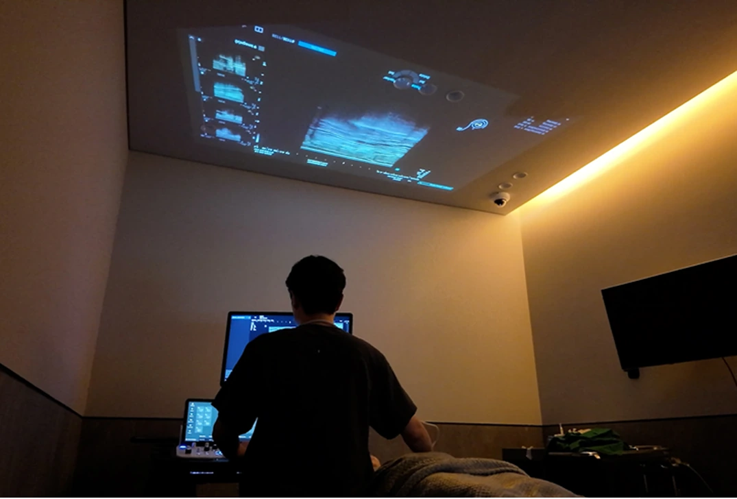 ห้องอัลตราซาวนด์เต้านมฉายภาพบนเพดาน