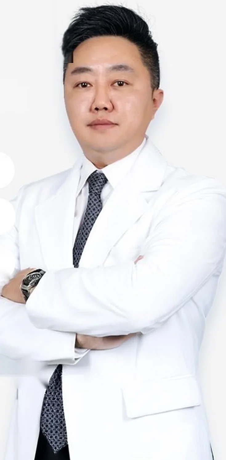 บัง บอมชิก ผู้อำนวยการ